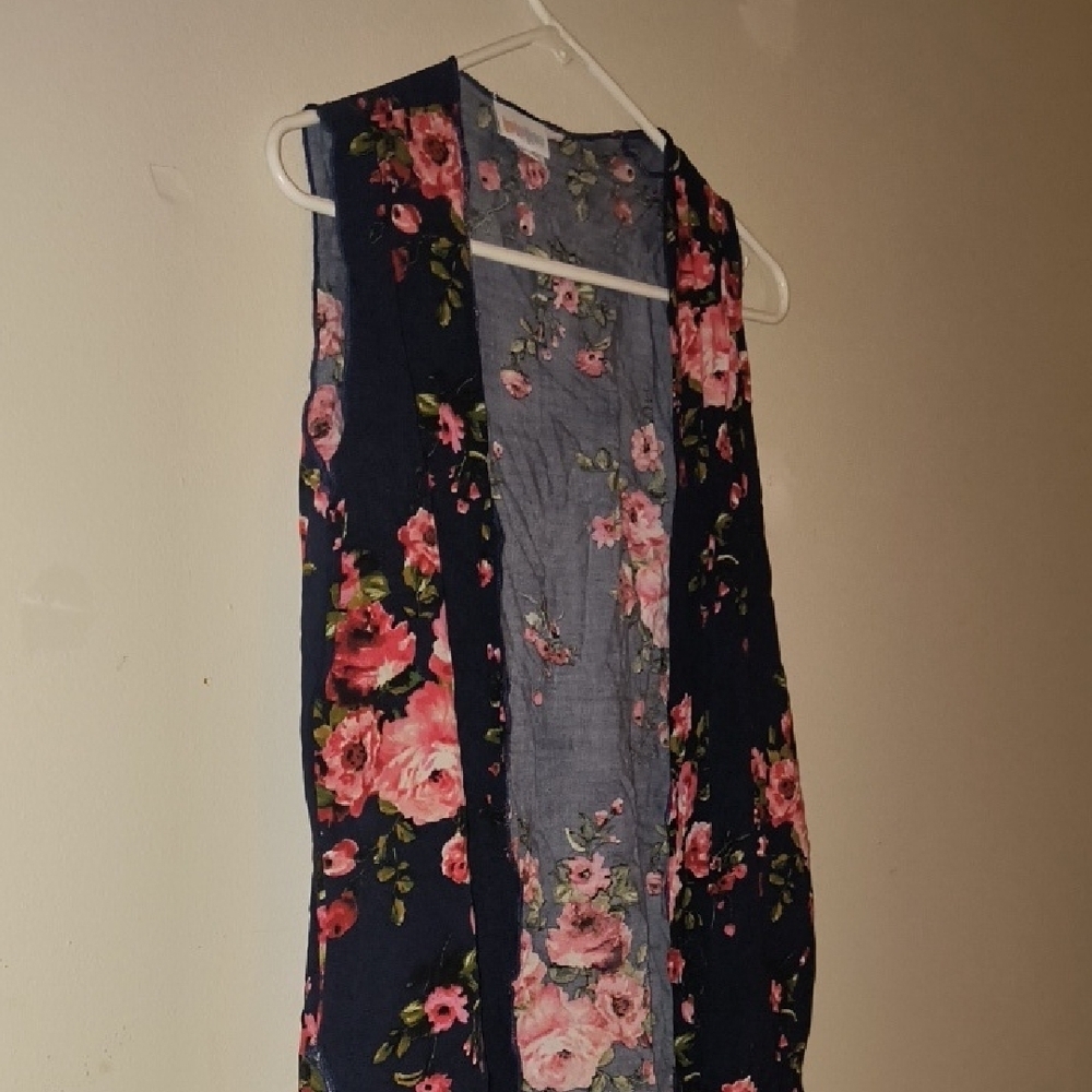 LuLaRoe Gray Floral Top
